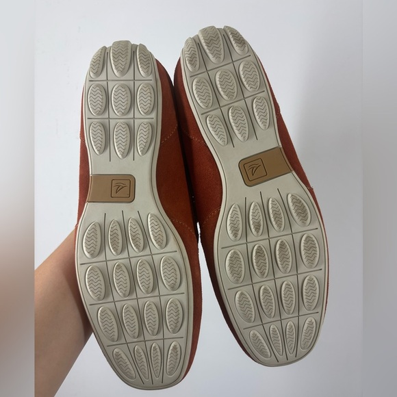 NWOB Sperry Men’s Orange Suede Slip On Loafer Comfort Shoes 9 M - Picture 4 of 4